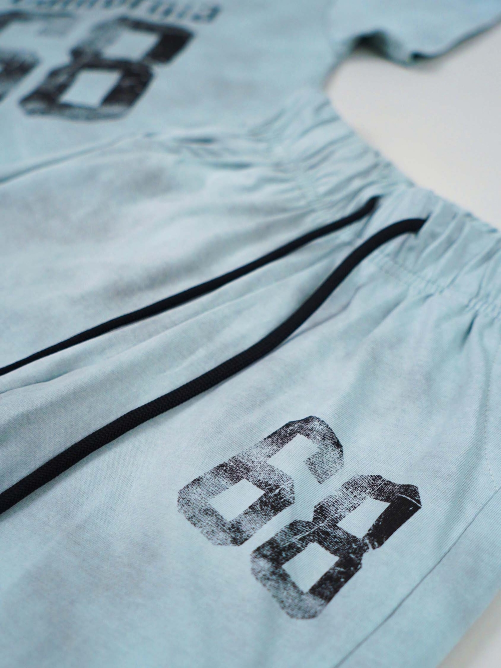 Літній костюм футболка і шорти