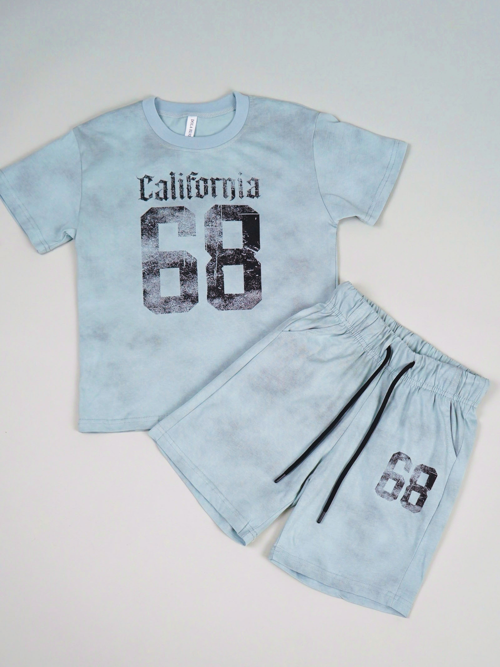 Літній костюм футболка і шорти