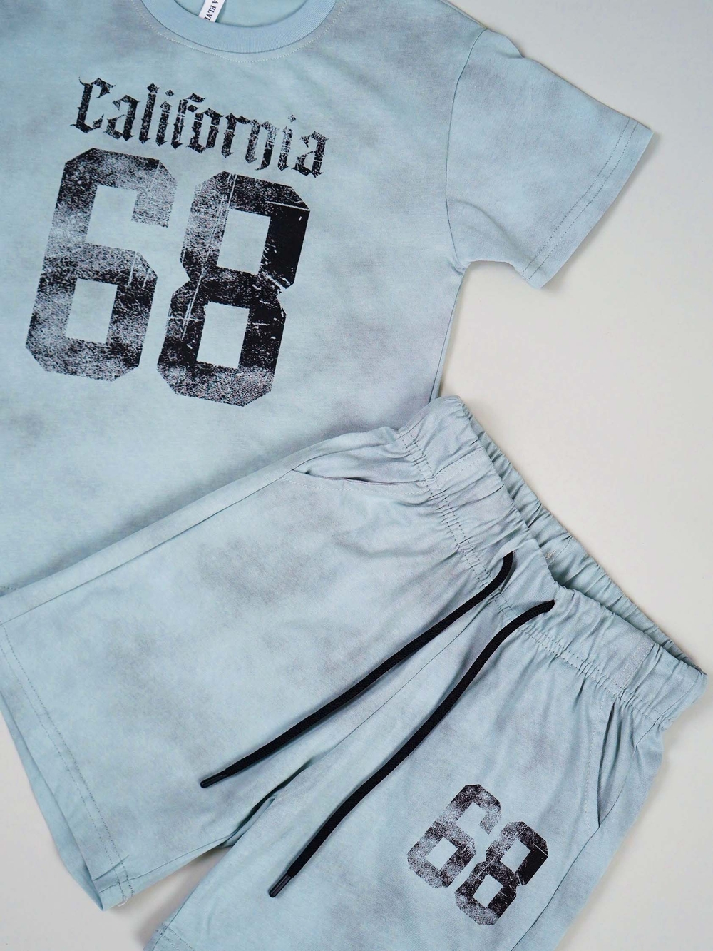 Літній костюм футболка і шорти